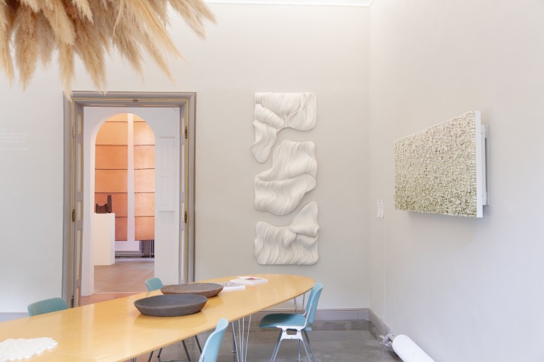 À l'accélération et à l'oubli